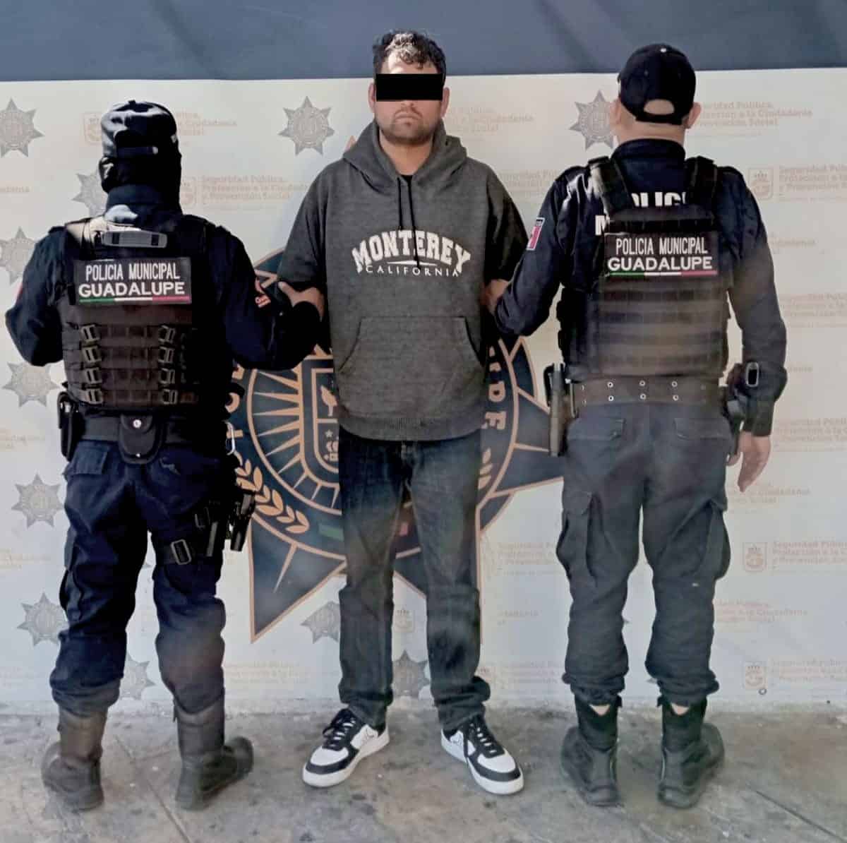 Polic&iacute;as de Guadalupe detuvieron a un hombre que circulaba en un veh&iacute;culo particular utilizando dispositivos luminosos y sonoros exclusivos de corporaciones de seguridad.