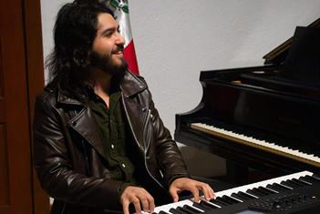 Viven con Overlap tr&iacute;o un mi&eacute;rcoles ecl&eacute;ctico y &uacute;nico