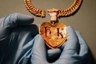 Londres rescata joya s&iacute;mbolo de Enrique VIII