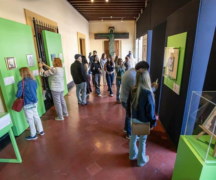 Dan toque juvenil a propuestas de arte sacro en exposici&oacute;n colectiva