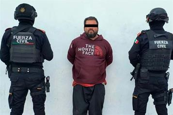 Cae por amenazar con cuchillo en evento oficial