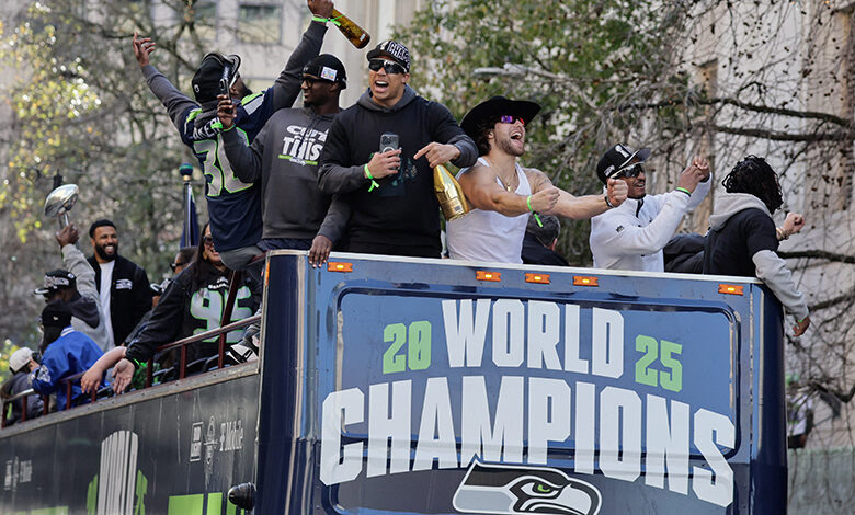Festejan Halcones t&iacute;tulo con miles de fans