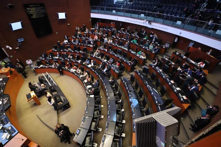 Reciben diputados reforma para reducir jornada laboral a 40 horas