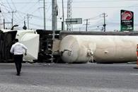 Vuelca pipa en Santa Catarina Vuelca pipa en Santa Catarina