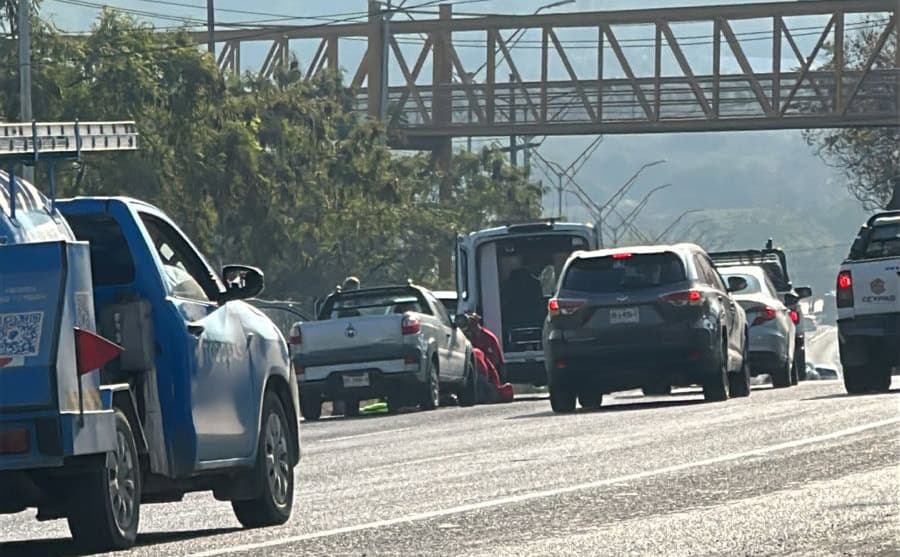 Arrolla camioneta a mujer en Santiago