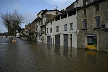 Tormenta causa un muerto y cortes masivos de luz en Francia