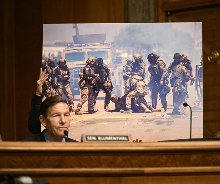 Planea ICE destinar 38 mil mdd a megacentros de detenci&oacute;n