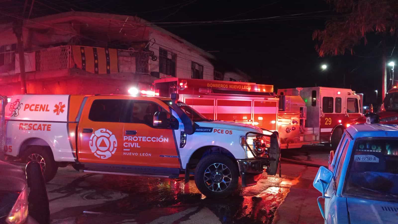 Un domicilio habilitado con cuartos de renta, se incendi&oacute; la madrugada de ayer en la Colonia Ferrocarrilera, sin que se reportaran lesionados, &uacute;nicamente da&ntilde;os materiales y la evacuaci&oacute;n de ocho personas.