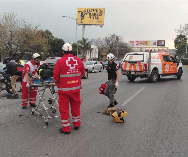 Choca en su moto y sale herido Choca en su moto y sale herido