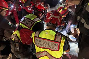 Arrolla a ciclista que circula en contra