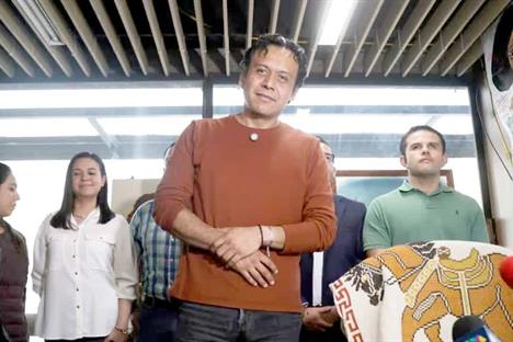 Cesan a Marx Arriaga de su cargo en la SEP