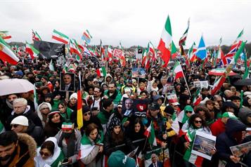 Se manifiestan unas 250 000 personas contra el r&eacute;gimen iran&iacute;