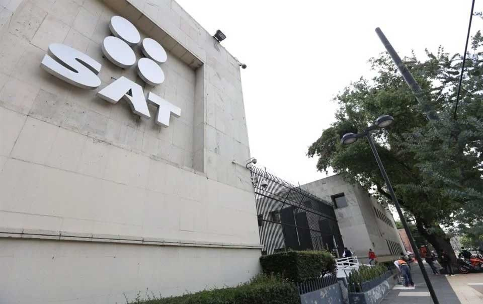 Funcionarios del SAT enfrentan denuncias penales