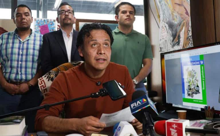 Se atrinchera funcionario de la SEP en su oficina Se atrinchera funcionario de la SEP en su oficina