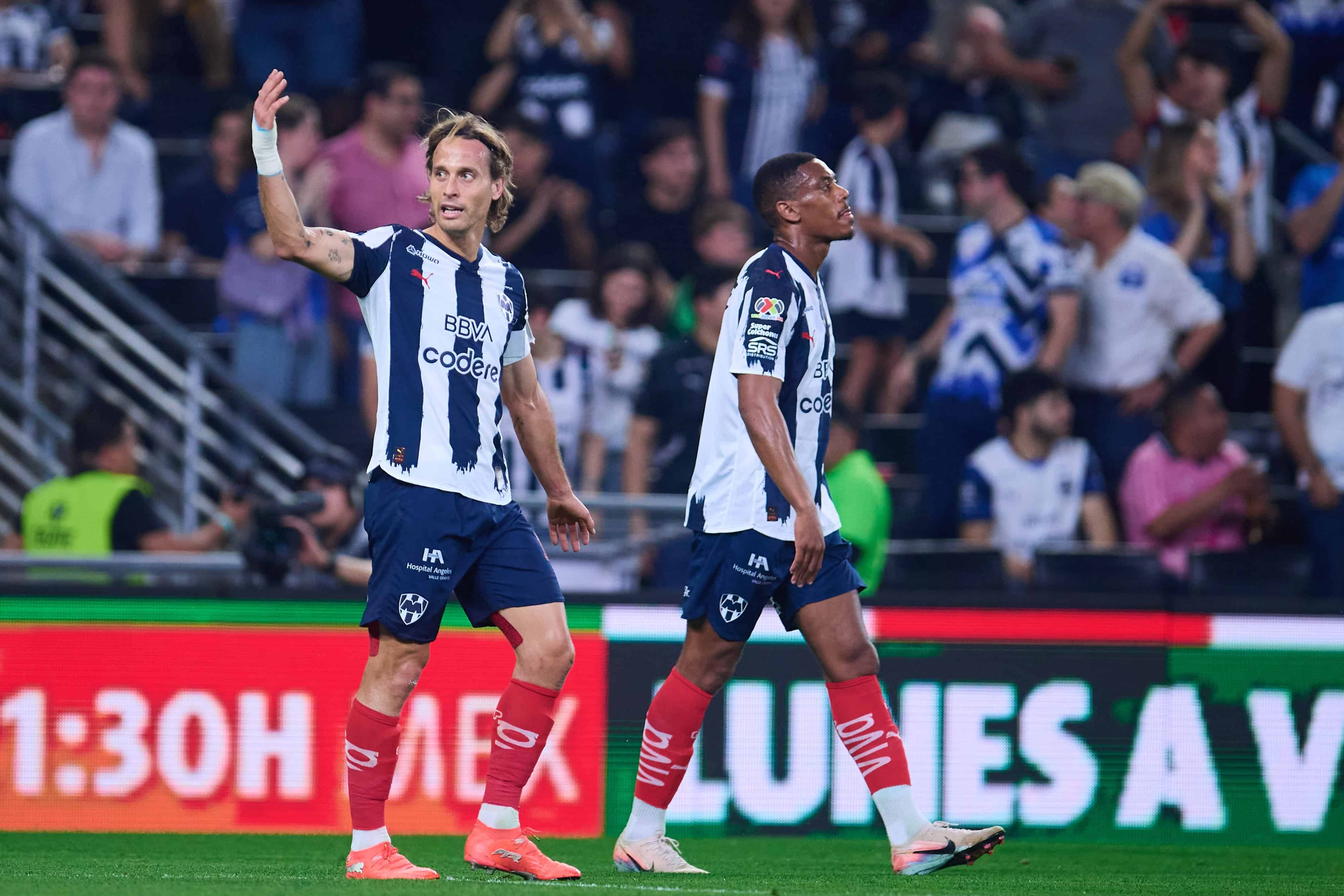 Sergio Canales anota.