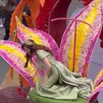 Se desmaya F&aacute;tima Bosch en desfile de Ecuador