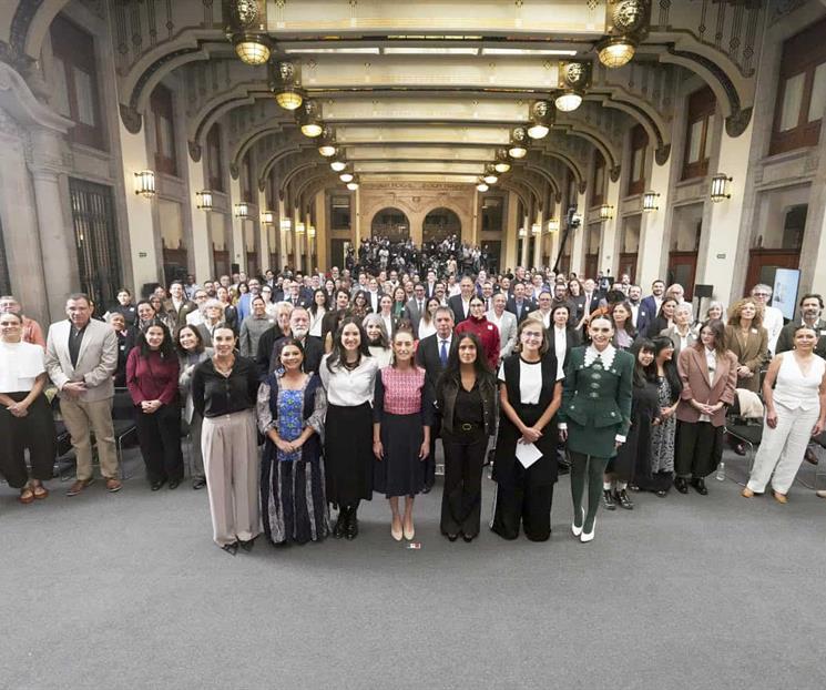 Celebra Hayek respaldo a la industria nacional Celebra Hayek respaldo a la industria nacional