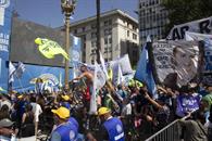 Convocan en Argentina a huelga general contra reforma de Milei