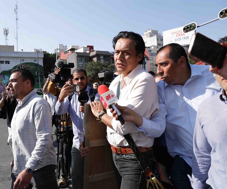 Con cuadro de su tocayo, Marx deja la oficina de la SEP