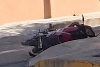 Pierde la vida tras ser embestido en su moto en Linares