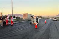 Vuelca tras chocar a ambulancia