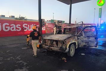 Arde camioneta en gasera
