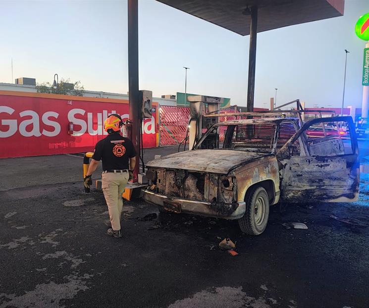 Arde camioneta en gasera