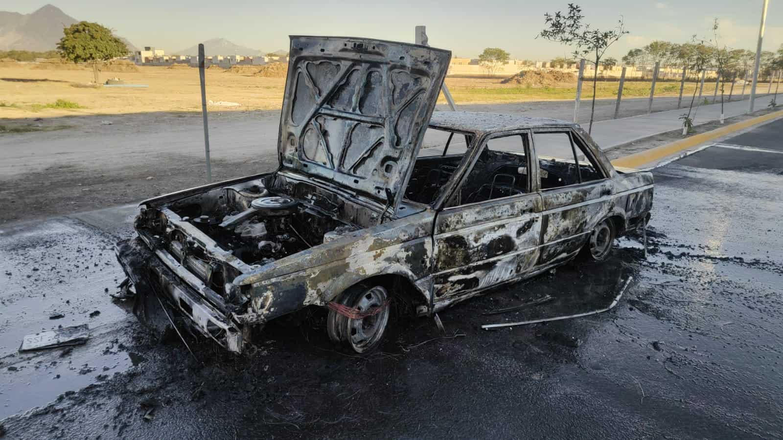El incendio de un veh&iacute;culo moviliz&oacute; a las autoridades en el municipio de Escobedo, sin que se reportaran lesionados.