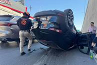 Vuelca en Paseo de los Leones