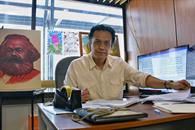 Marx Arriaga cumple 4 d&iacute;as atrincherado