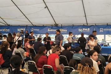 Acuden m&aacute;s de 10 mil a jornada nocturna de vacunaci&oacute;n en SN