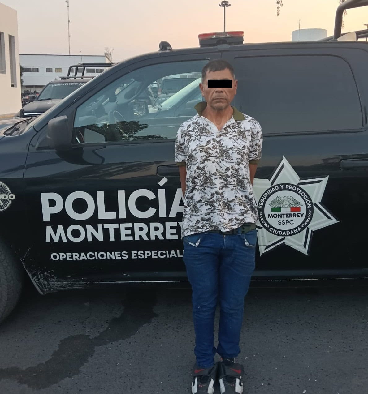Un hombre fue detenido por oficiales de la Polic&iacute;a de Monterrey, al presuntamente encontrarle 31 envoltorios con hierba verde con las caracter&iacute;sticas a la mariguana, en el &aacute;rea del Mes&oacute;n Estrella.
