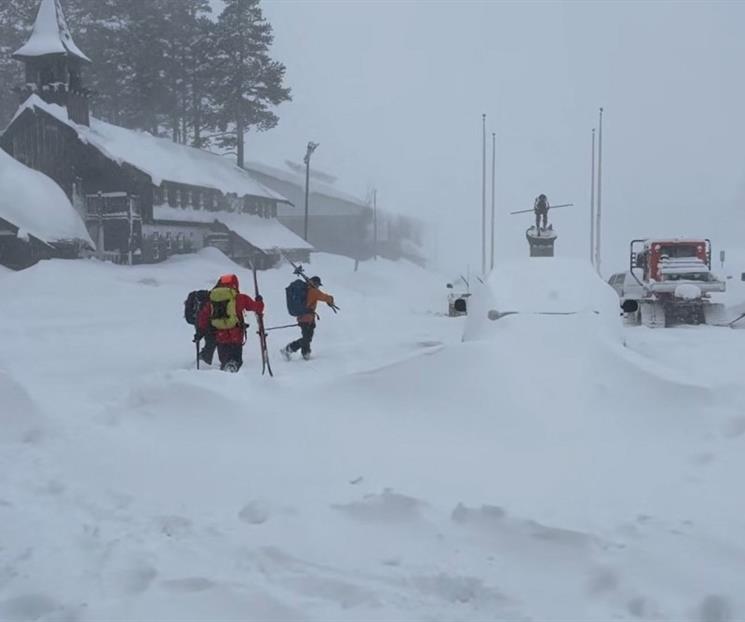 Reportan diez esquiadores desaparecidos tras avalancha en California