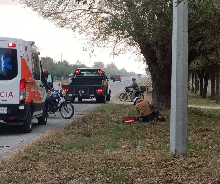 Derrapa en moto y sale herido