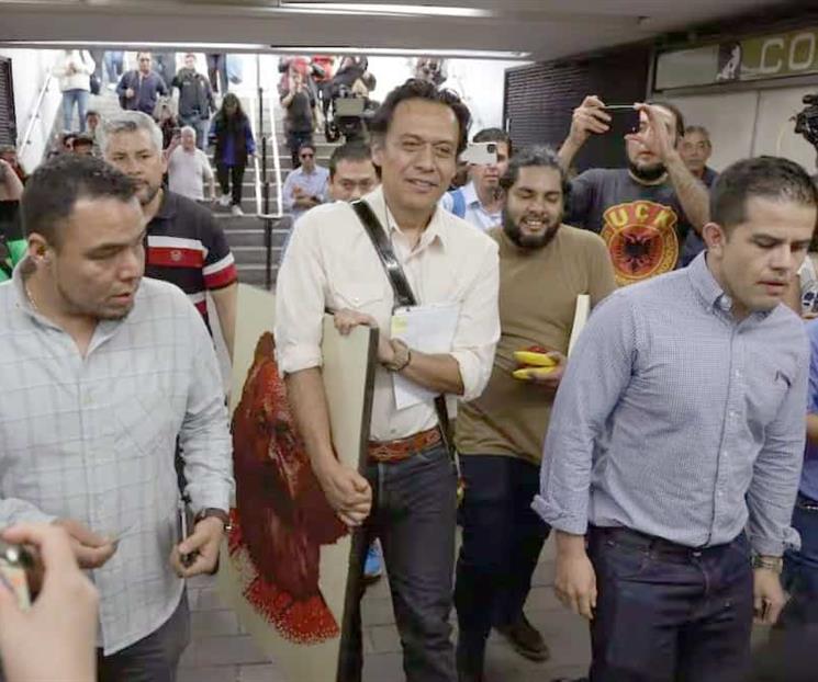 Deja Marx Arriaga su encierro en la SEP