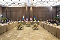 Cierran Rusia y Ucrania primer día de tensas negociaciones Cierran Rusia y Ucrania primer día de tensas negociaciones