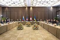 Cierran Rusia y Ucrania primer d&iacute;a de tensas negociaciones