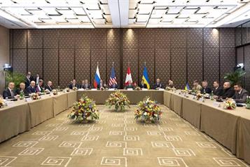 Cierran Rusia y Ucrania primer d&iacute;a de tensas negociaciones