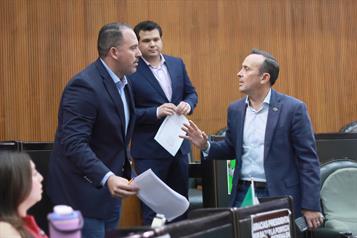 Se confrontan legisladores por reforma al c&oacute;digo civil