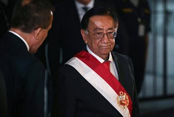 Izquierdista Jos&eacute; Mar&iacute;a Balc&aacute;zar asume presidencia interina de Per&uacute;