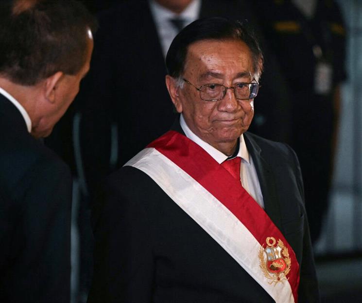 Izquierdista Jos&eacute; Mar&iacute;a Balc&aacute;zar asume presidencia interina de Per&uacute;