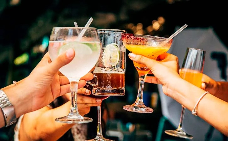 Exigen ONGs aumento de impuestos a alcohol y restringir publicidad