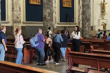 Acuden regios a la imposici&oacute;n de ceniza