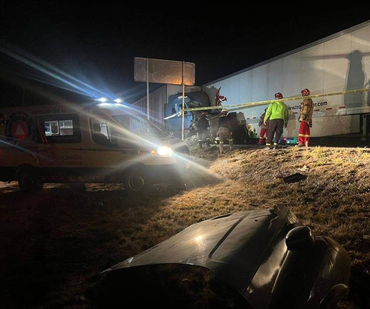 Fallece trailero tras choque contra unidad de carga en Galeana Fallece trailero tras choque contra unidad de carga en Galeana