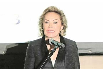 Elba Esther debe pagar 19 mdp en ISR