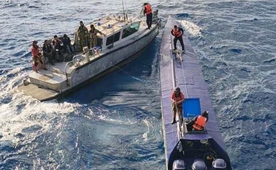 Semar intercepta a semisumergible con 4 toneladas de cocaína Semar intercepta a semisumergible con 4 toneladas de cocaína