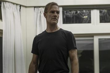 James Van Der Beek deja actuaci&oacute;n inquietante en The Gates