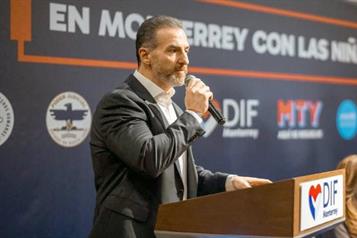 Denuncia Adri&aacute;n amenazas y difamaciones