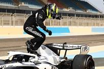 Sigue Checo batallando en los test de F1