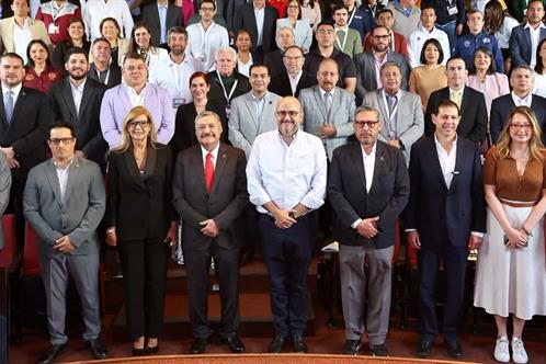 Acuerdan UANL y Fiscal&iacute;a beneficios laborales para universitarios